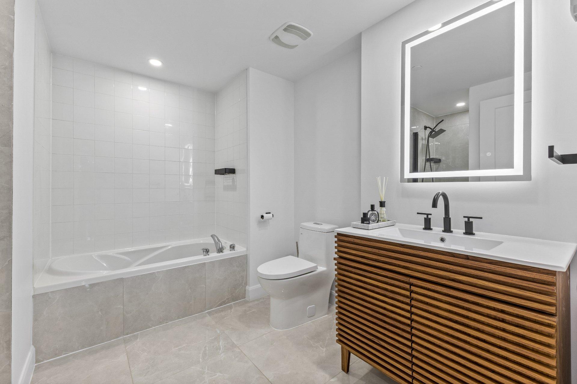 









1445


Boul. Le Corbusier

, 301,
Laval (Laval-des-Rapides),




QC
H7N6L1


