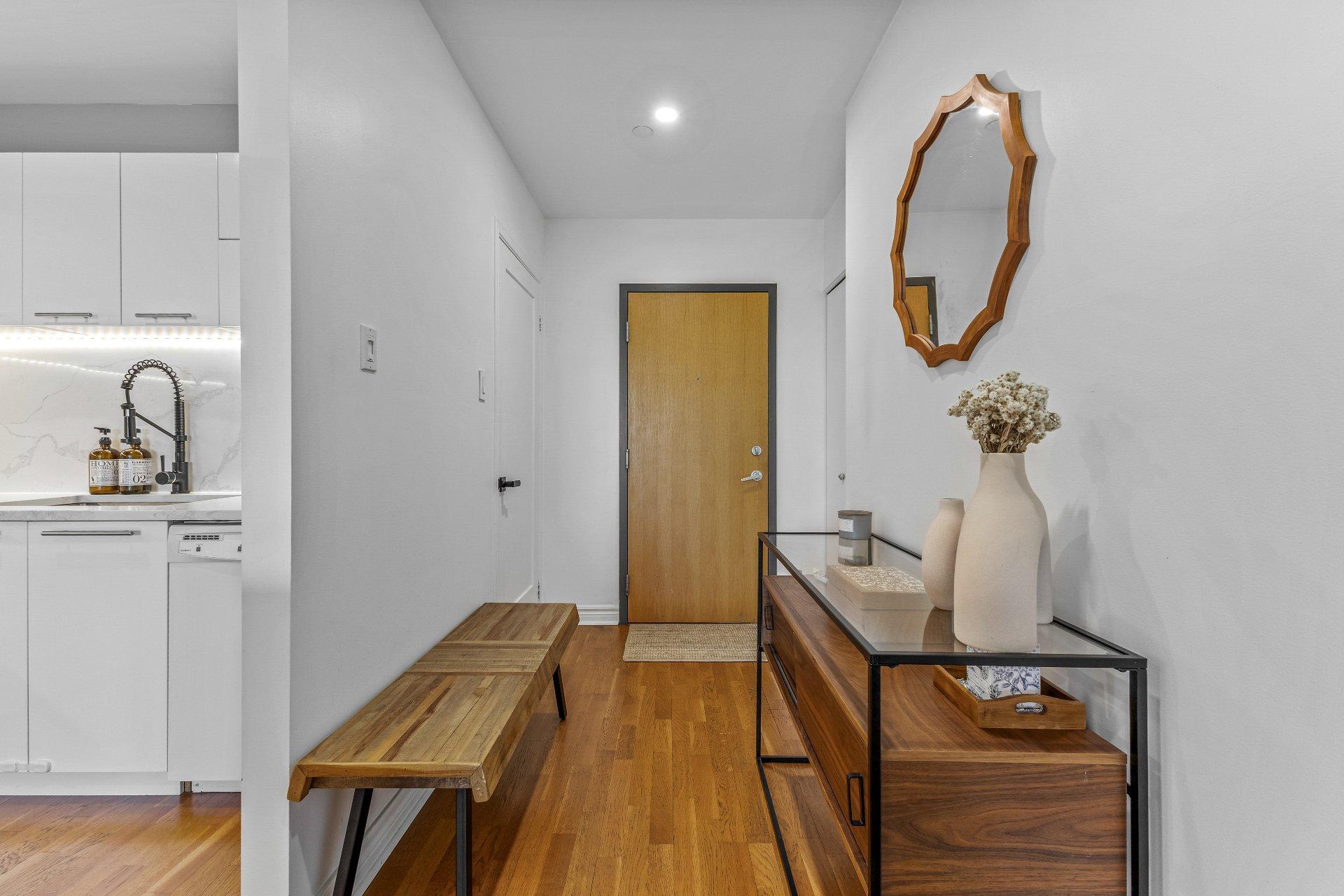 









1445


Boul. Le Corbusier

, 301,
Laval (Laval-des-Rapides),




QC
H7N6L1

