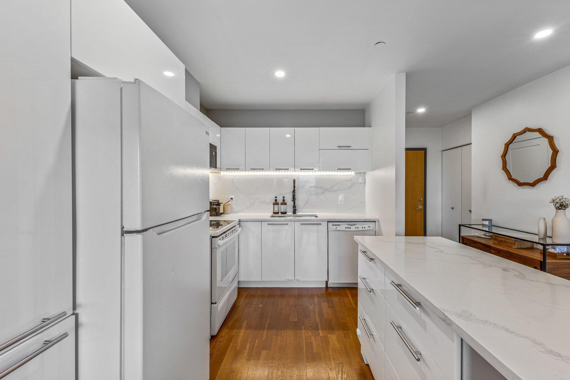 









1445


Boul. Le Corbusier

, 301,
Laval (Laval-des-Rapides),




QC
H7N6L1


