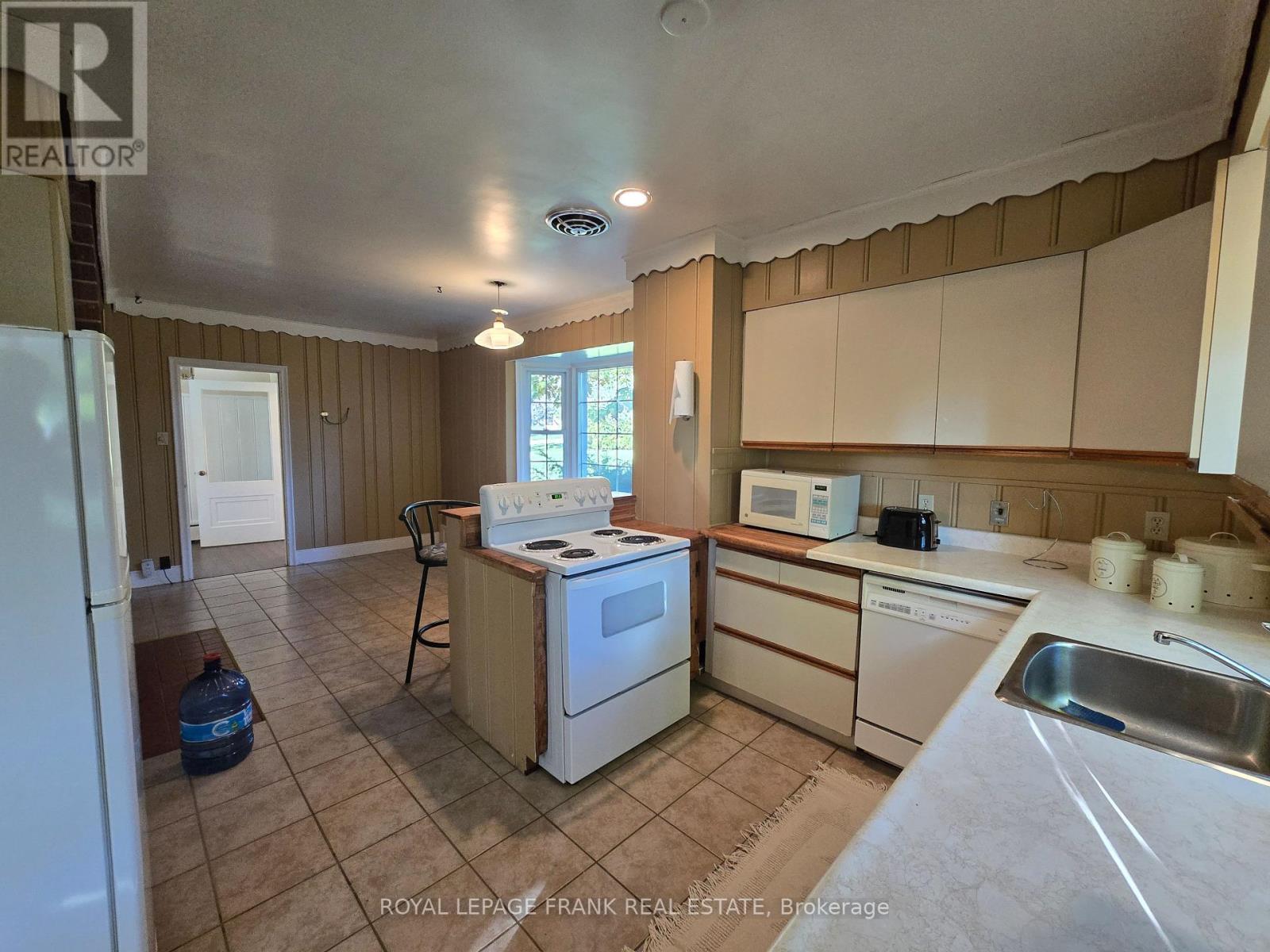 












1330 CHURCH STREET

,
Clarington (Newcastle),







Ontario
L1B1C6

