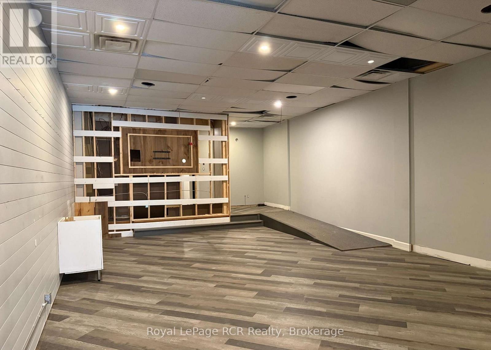 












927 2ND AVENUE E

,
Owen Sound,




Ontario
N4K2H5

