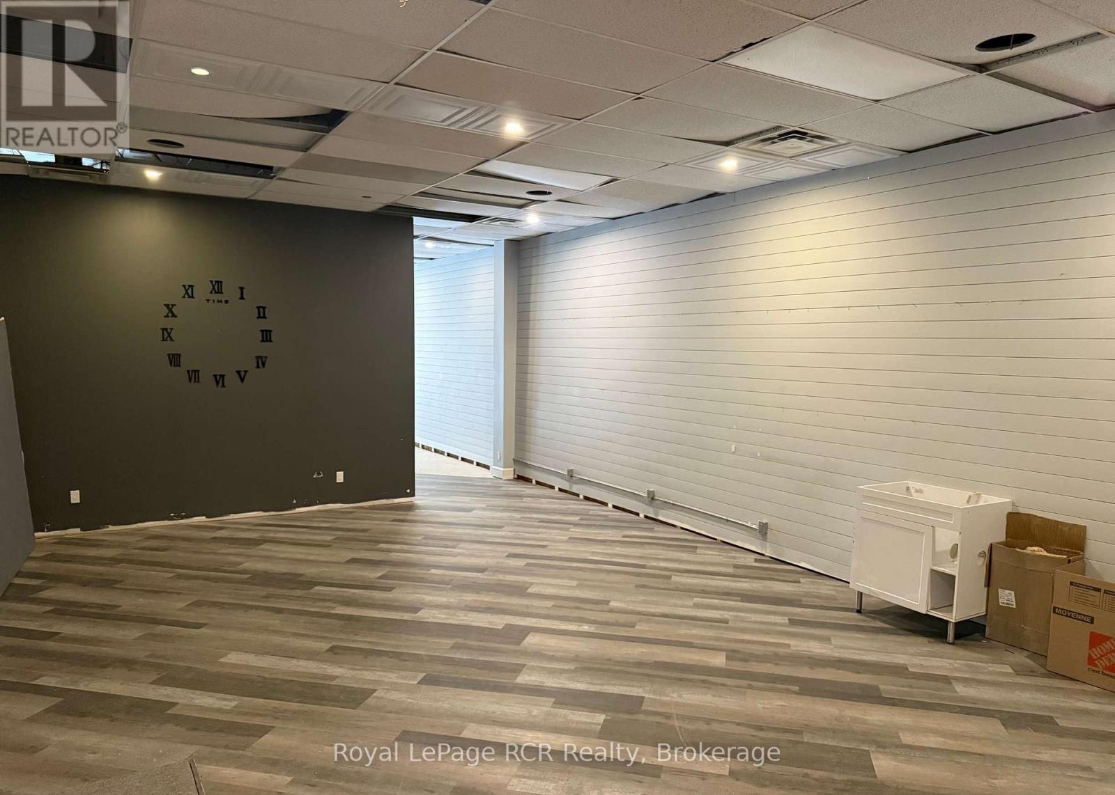 












927 2ND AVENUE E

,
Owen Sound,




Ontario
N4K2H5

