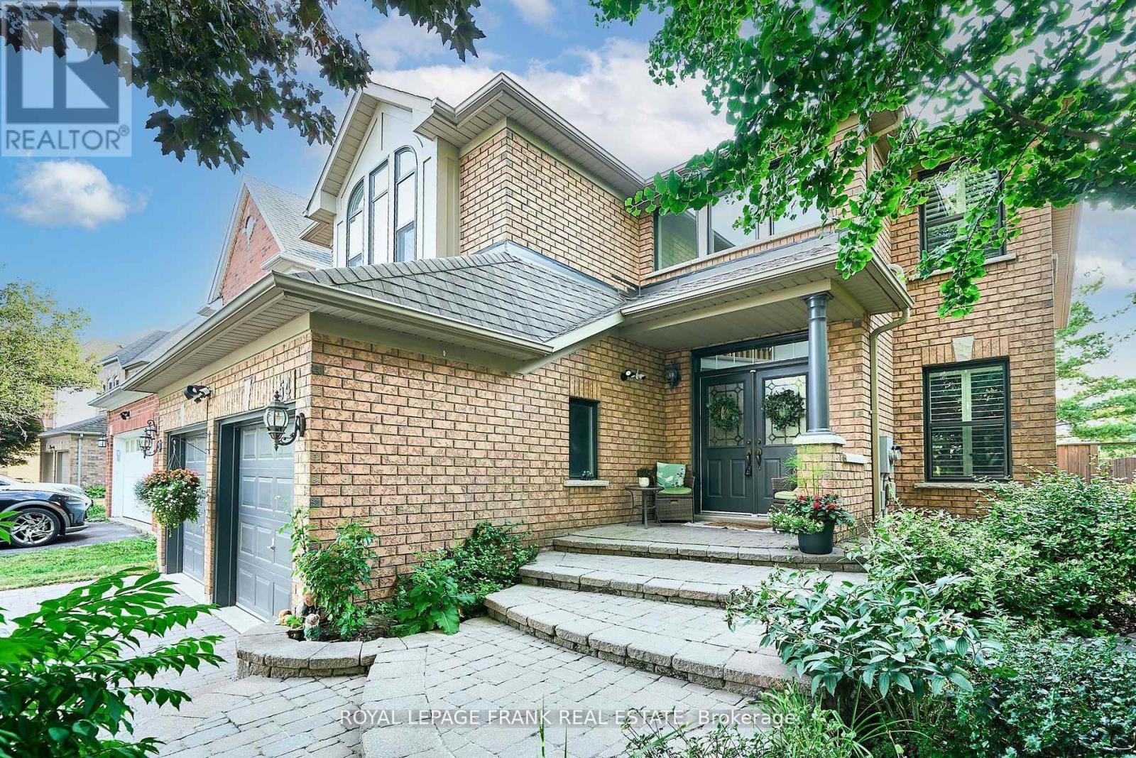 












54 GARTSHORE DRIVE

,
Whitby (Williamsburg),




Ontario
L1P1N6

