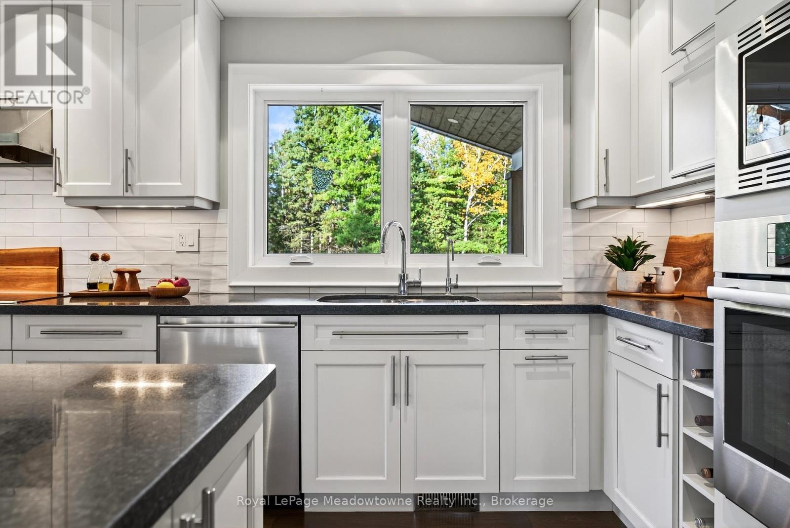 












8495 APPLEBY LINE

,
Milton (Campbellville),




Ontario
L0P1B0

