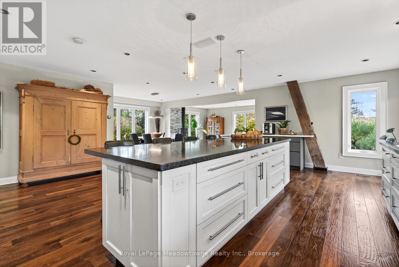 












8495 APPLEBY LINE

,
Milton (Campbellville),




Ontario
L0P1B0

