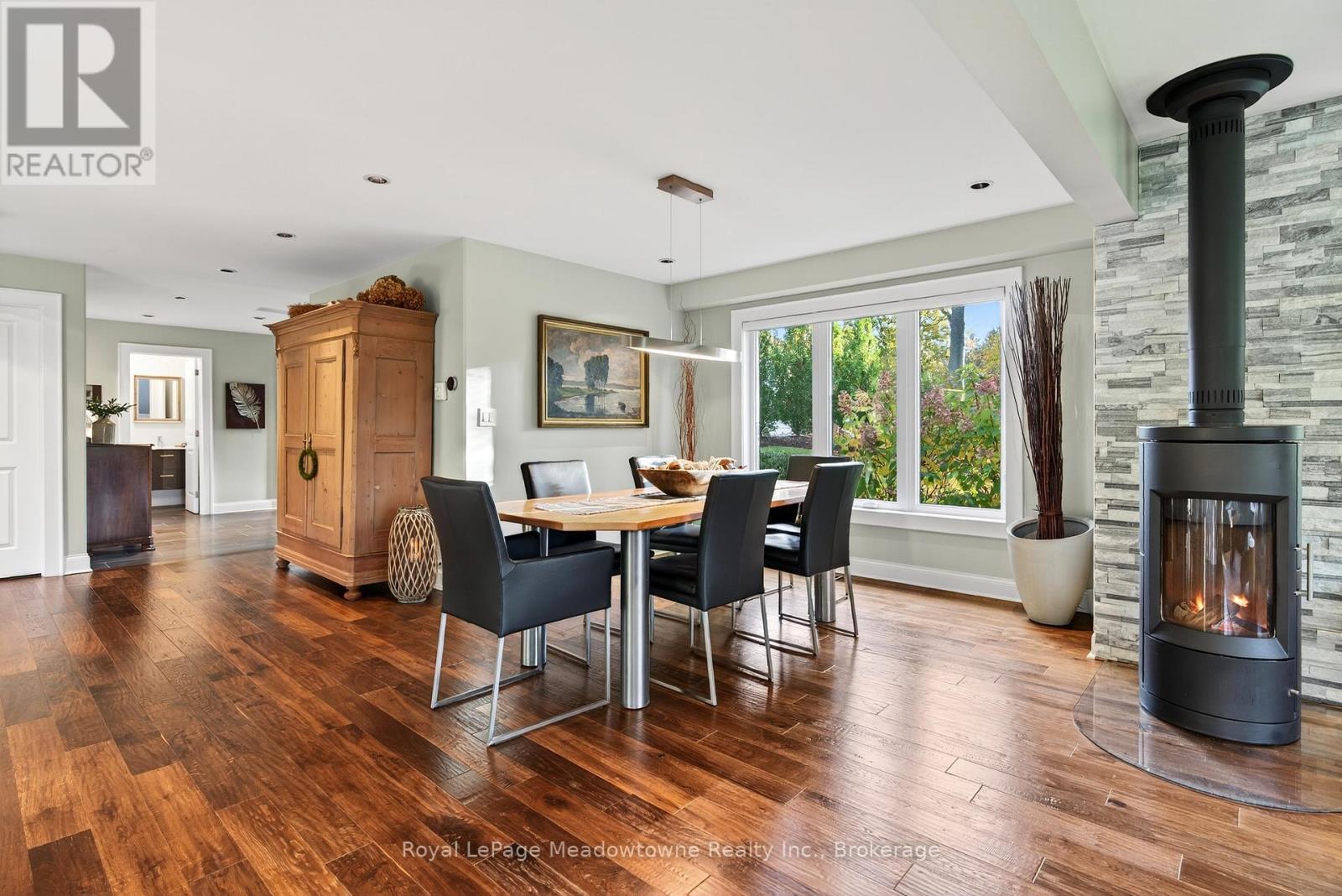 












8495 APPLEBY LINE

,
Milton (Campbellville),




Ontario
L0P1B0

