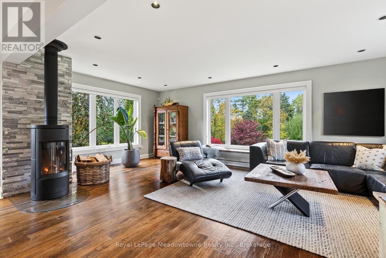 












8495 APPLEBY LINE

,
Milton (Campbellville),




Ontario
L0P1B0

