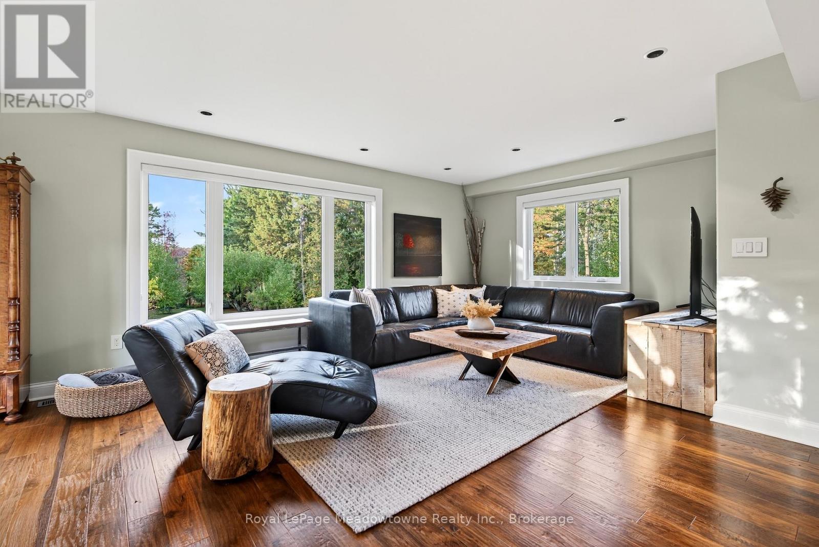 












8495 APPLEBY LINE

,
Milton (Campbellville),




Ontario
L0P1B0

