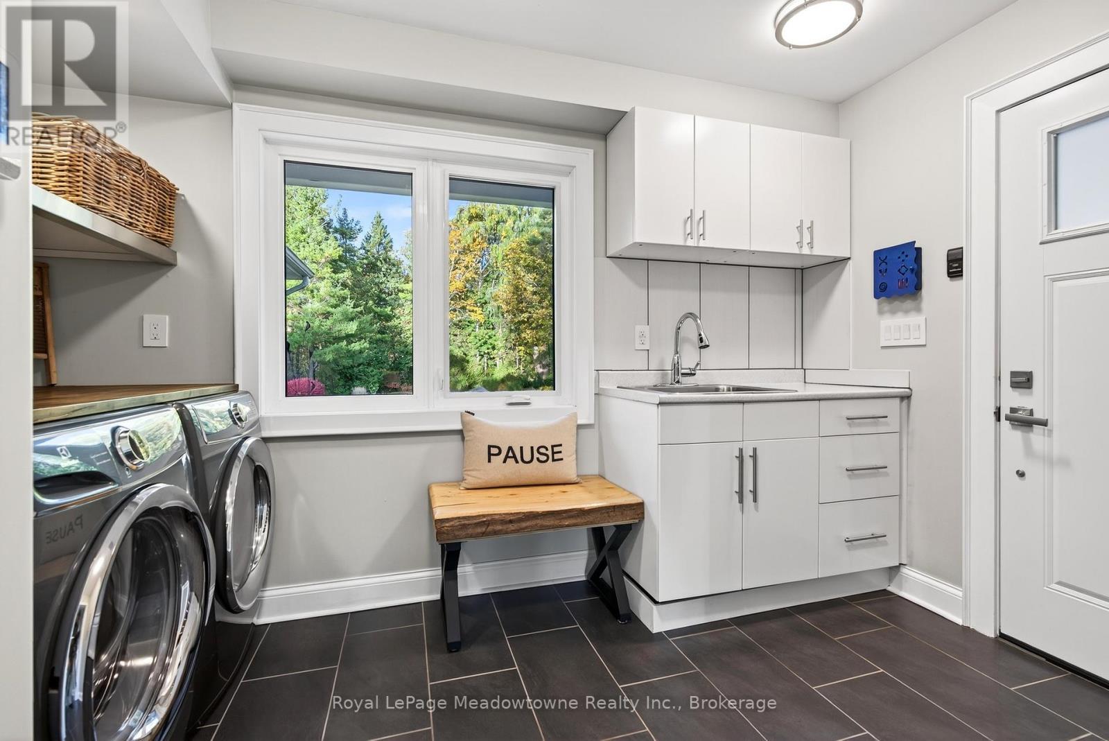 












8495 APPLEBY LINE

,
Milton (Campbellville),




Ontario
L0P1B0

