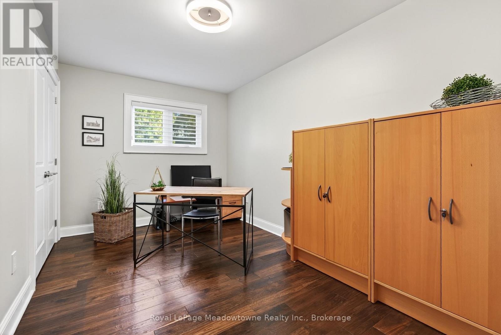 












8495 APPLEBY LINE

,
Milton (Campbellville),




Ontario
L0P1B0

