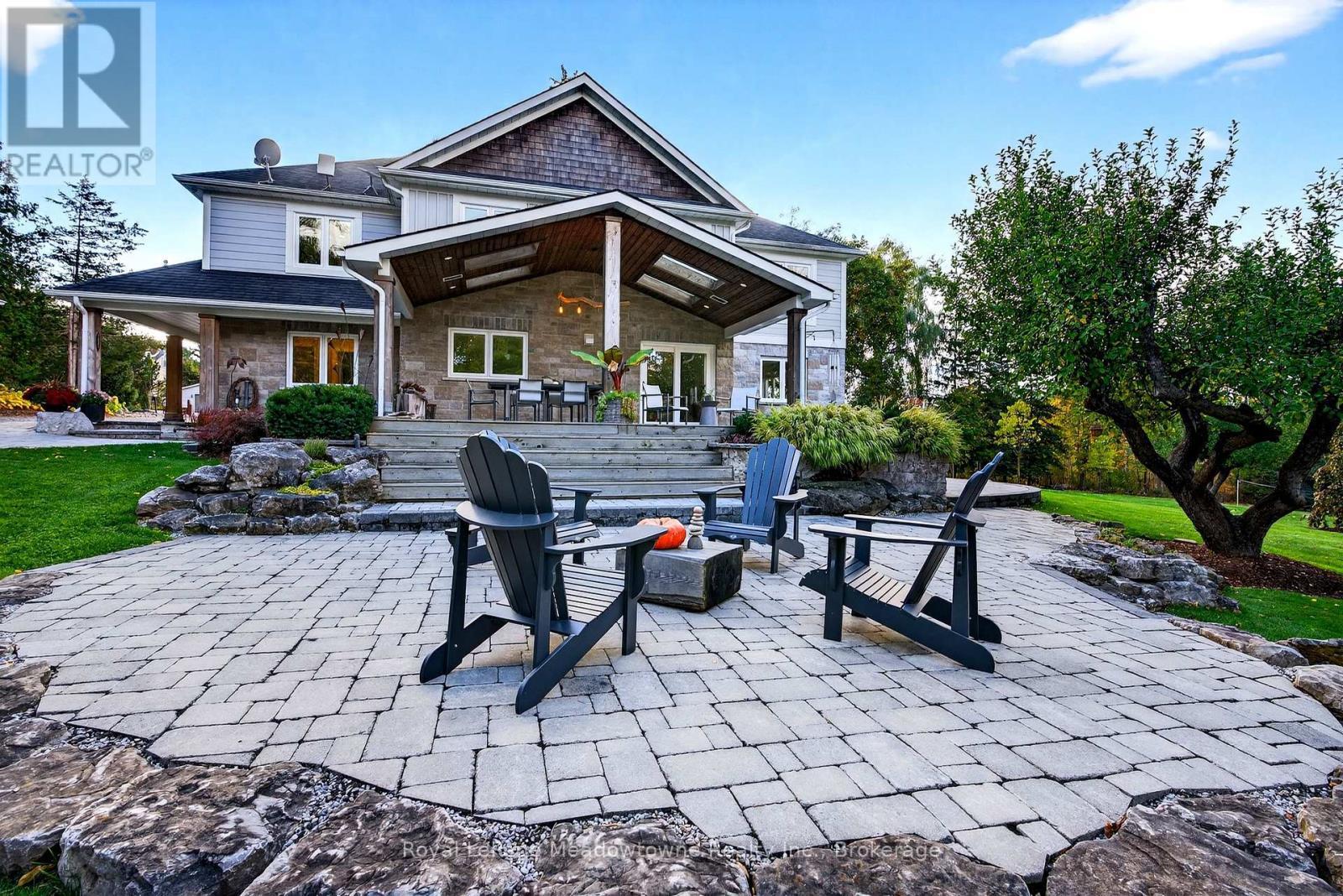












8495 APPLEBY LINE

,
Milton (Campbellville),




Ontario
L0P1B0

