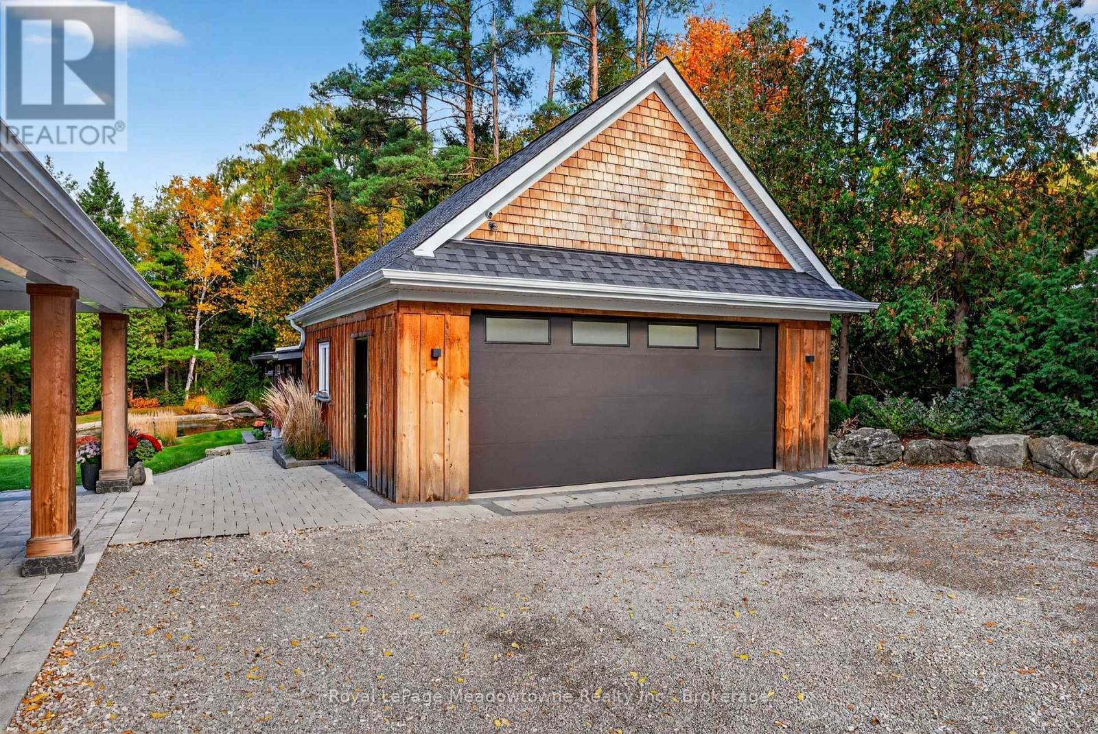 












8495 APPLEBY LINE

,
Milton (Campbellville),




Ontario
L0P1B0

