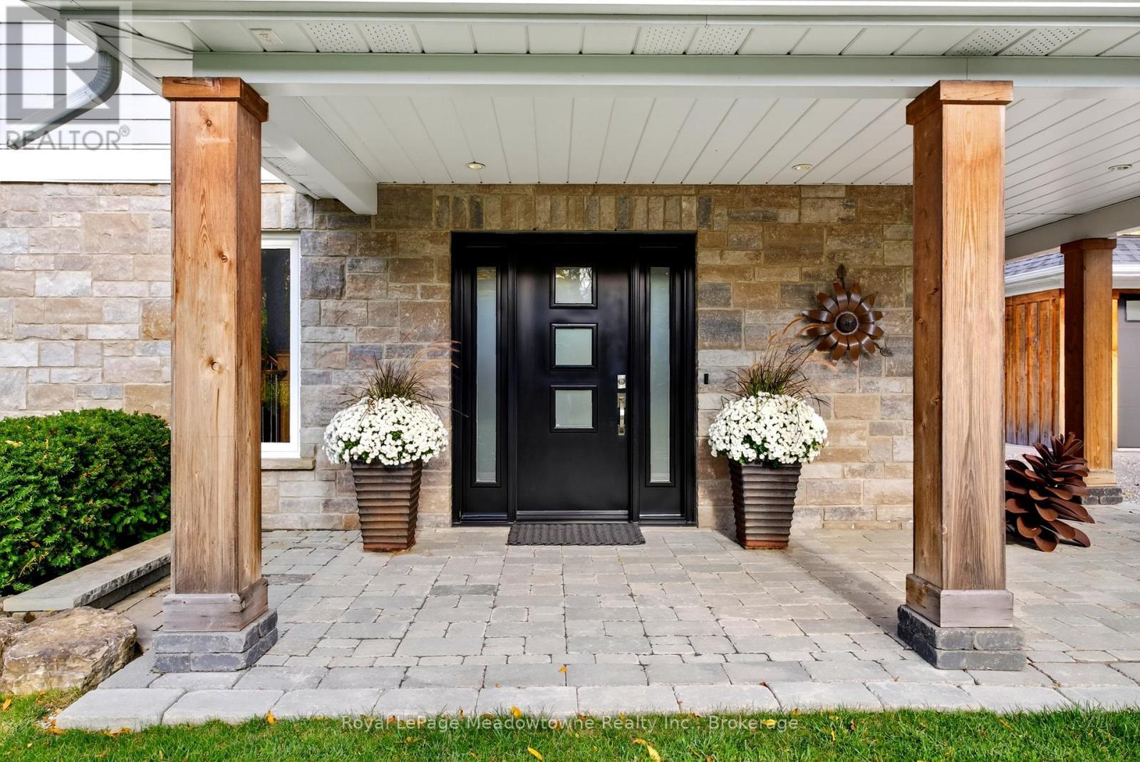 












8495 APPLEBY LINE

,
Milton (Campbellville),




Ontario
L0P1B0

