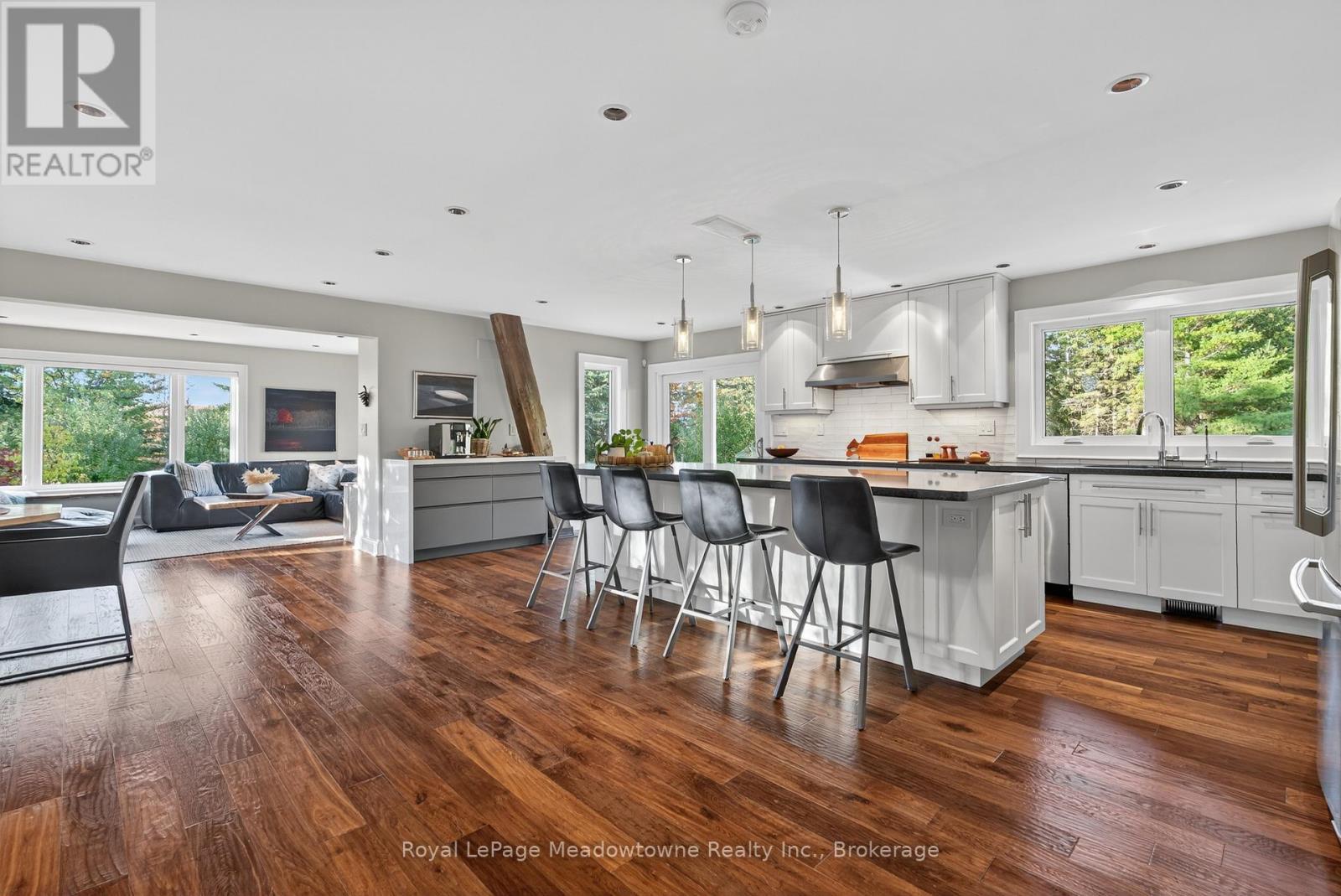












8495 APPLEBY LINE

,
Milton (Campbellville),




Ontario
L0P1B0

