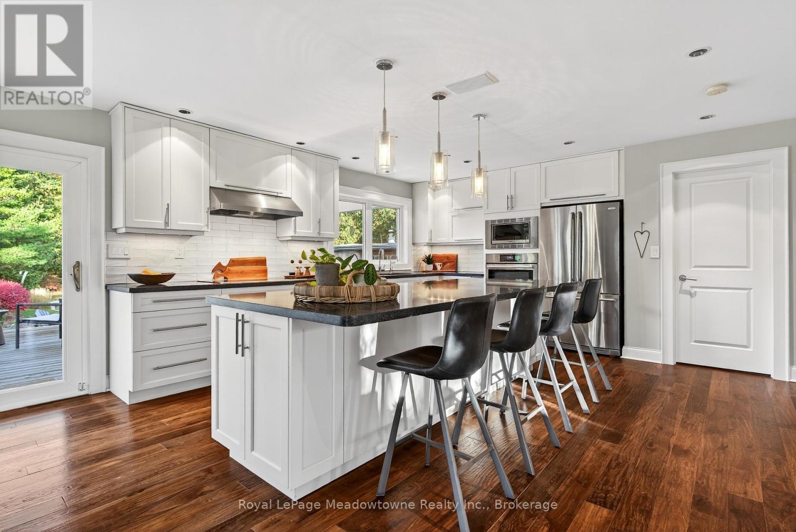 












8495 APPLEBY LINE

,
Milton (Campbellville),




Ontario
L0P1B0

