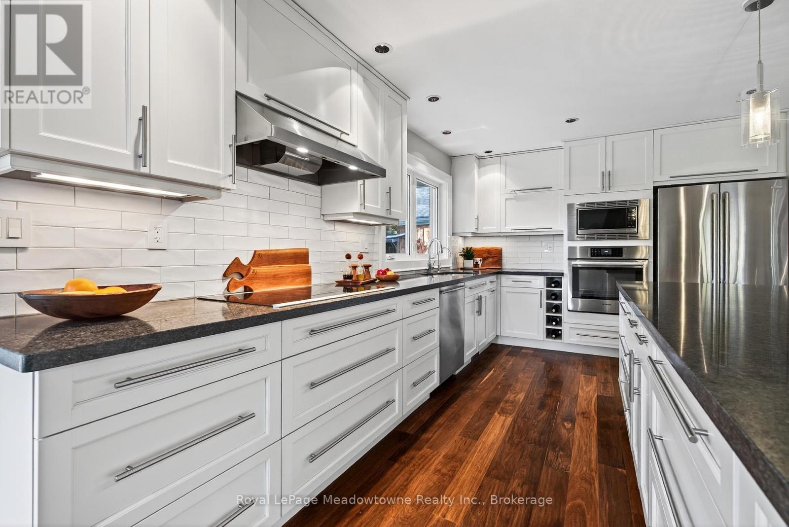 












8495 APPLEBY LINE

,
Milton (Campbellville),




Ontario
L0P1B0


