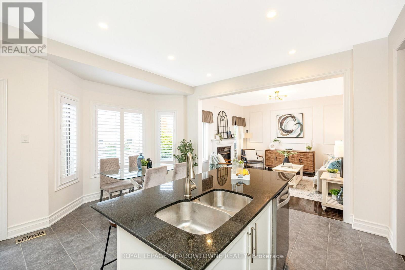 












418 CEDAR HEDGE ROAD

,
Milton,




Ontario
L9T8T6

