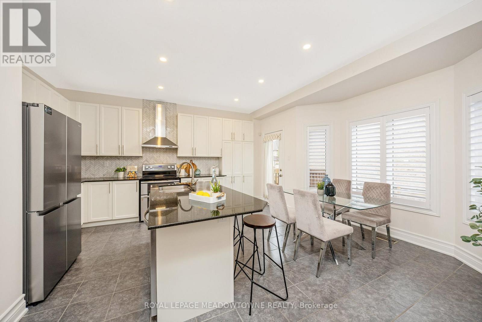 












418 CEDAR HEDGE ROAD

,
Milton,




Ontario
L9T8T6

