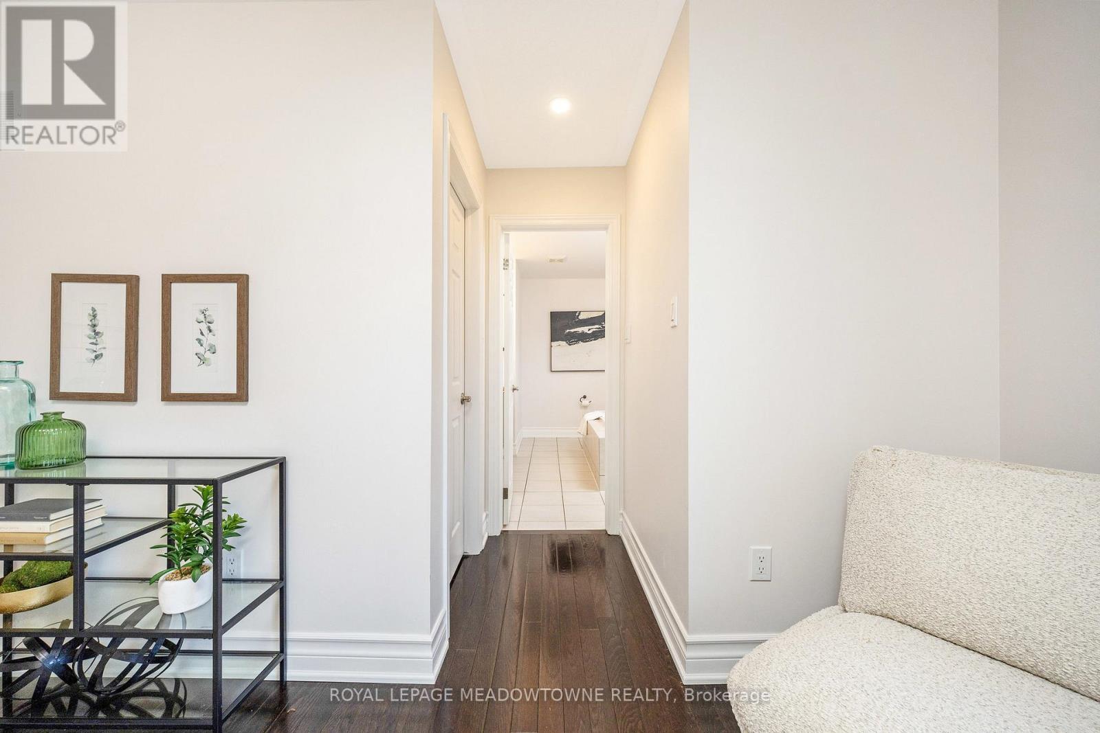 












418 CEDAR HEDGE ROAD

,
Milton,




Ontario
L9T8T6

