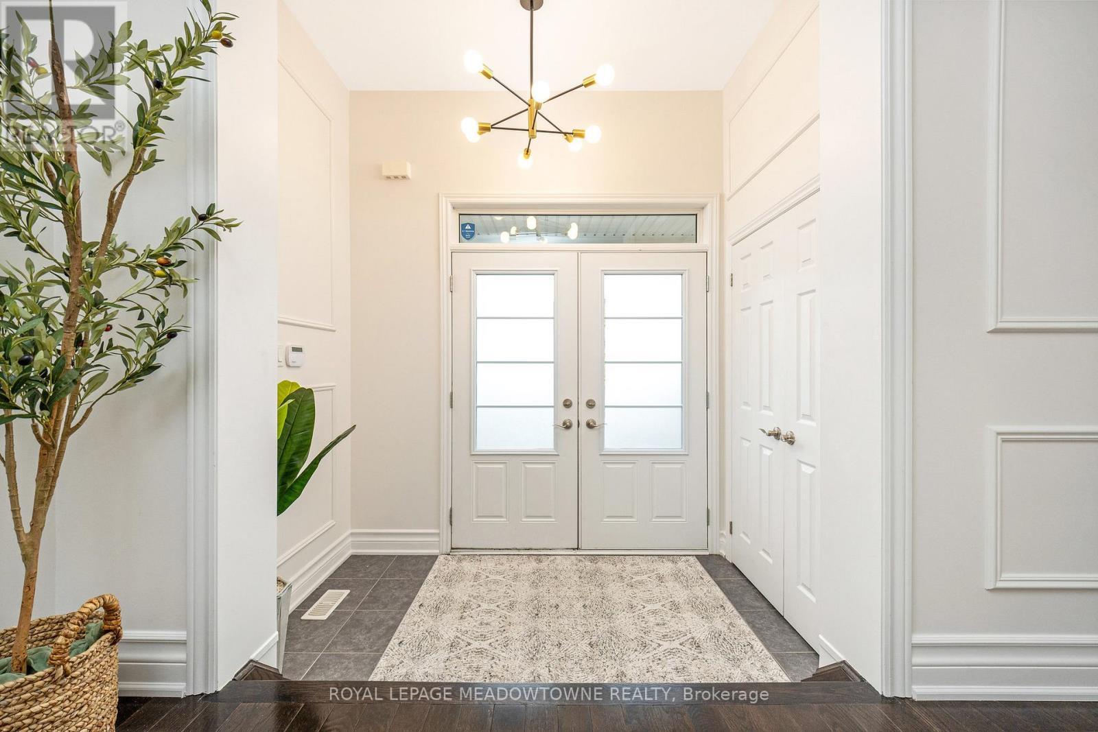 












418 CEDAR HEDGE ROAD

,
Milton,




Ontario
L9T8T6

