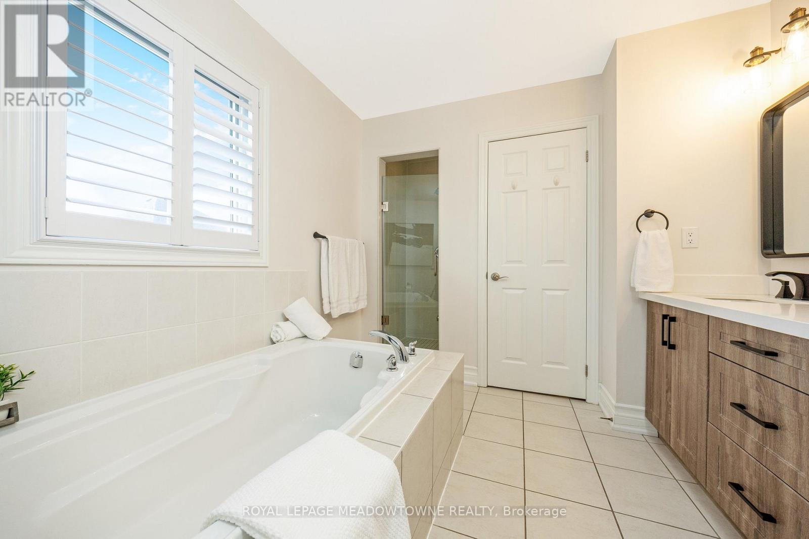 












418 CEDAR HEDGE ROAD

,
Milton,




Ontario
L9T8T6

