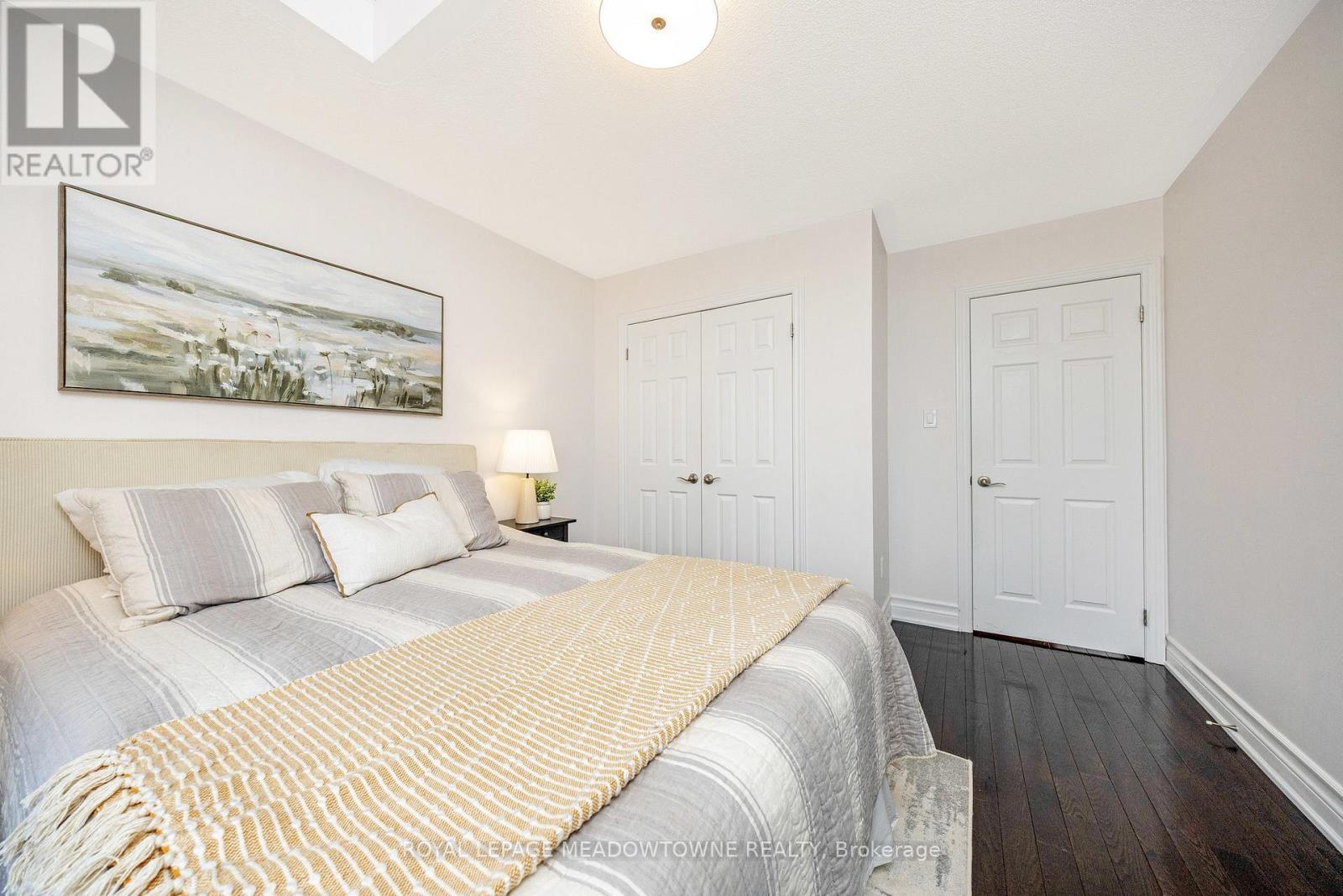 












418 CEDAR HEDGE ROAD

,
Milton,




Ontario
L9T8T6

