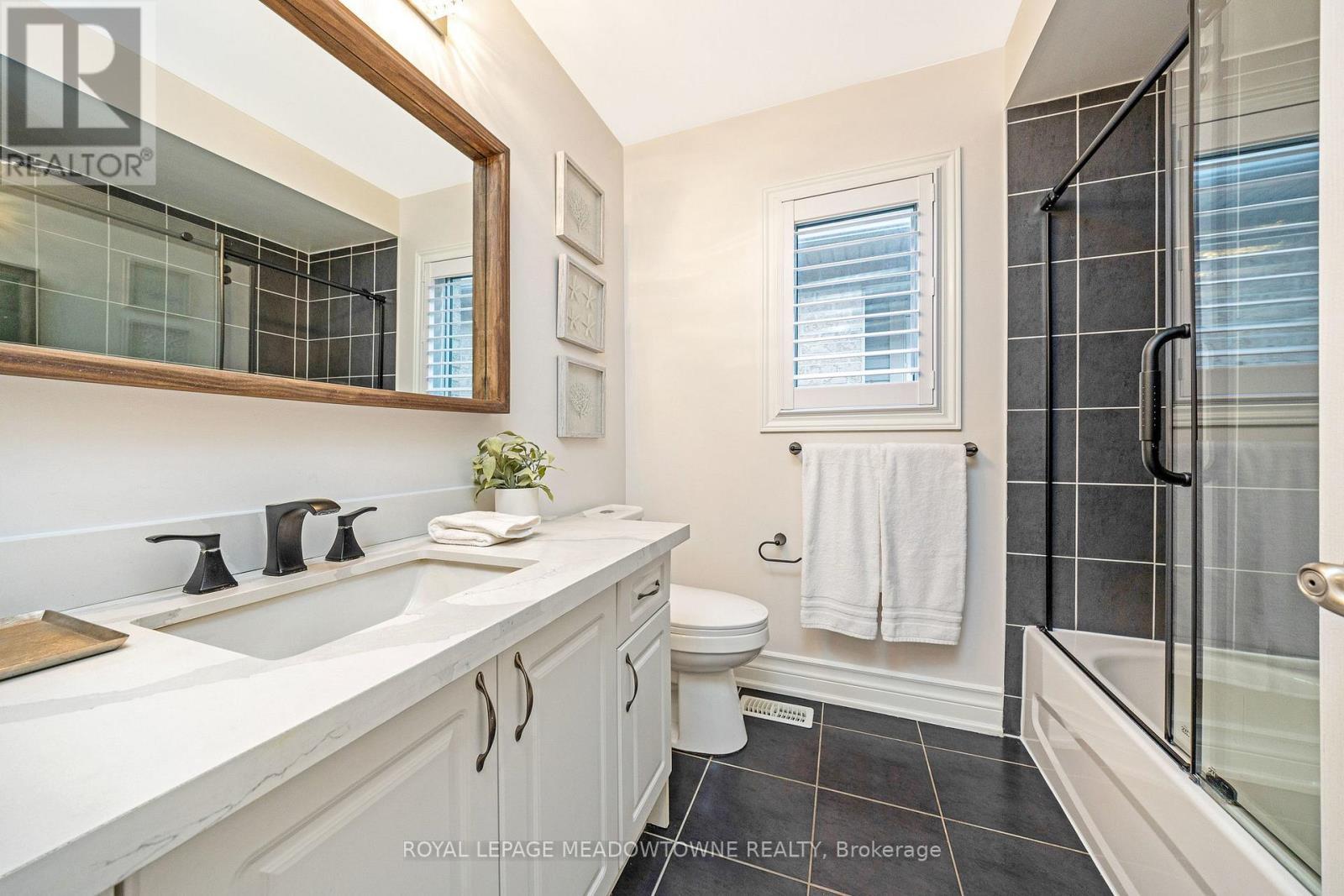 












418 CEDAR HEDGE ROAD

,
Milton,




Ontario
L9T8T6

