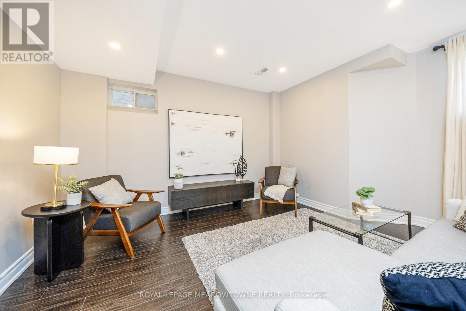 












418 CEDAR HEDGE ROAD

,
Milton,




Ontario
L9T8T6

