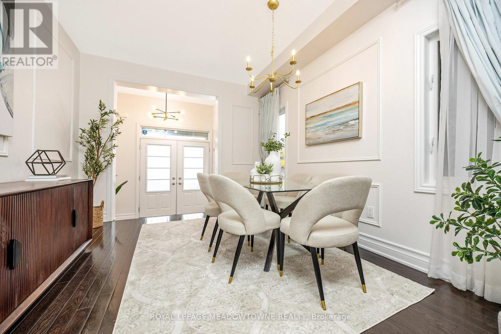 












418 CEDAR HEDGE ROAD

,
Milton,




Ontario
L9T8T6

