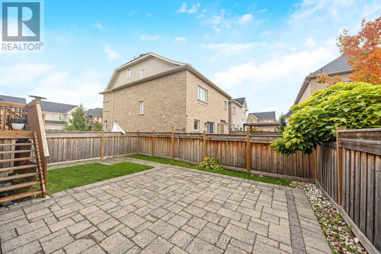 












418 CEDAR HEDGE ROAD

,
Milton,




Ontario
L9T8T6

