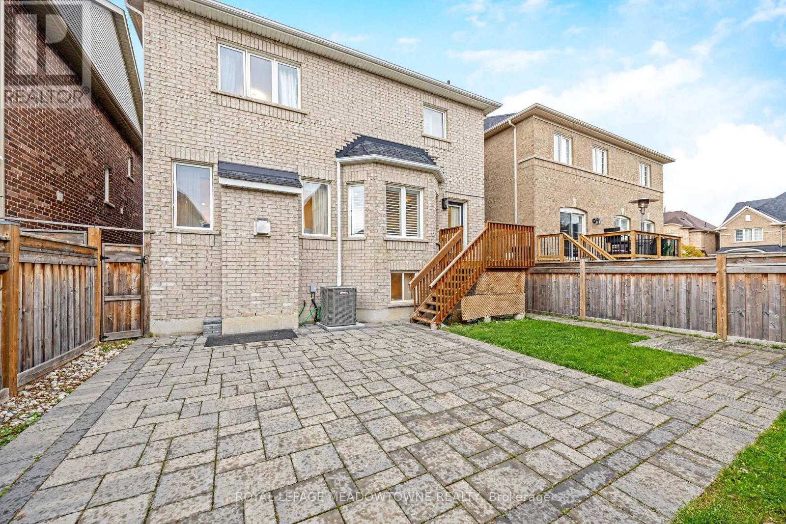 












418 CEDAR HEDGE ROAD

,
Milton,




Ontario
L9T8T6

