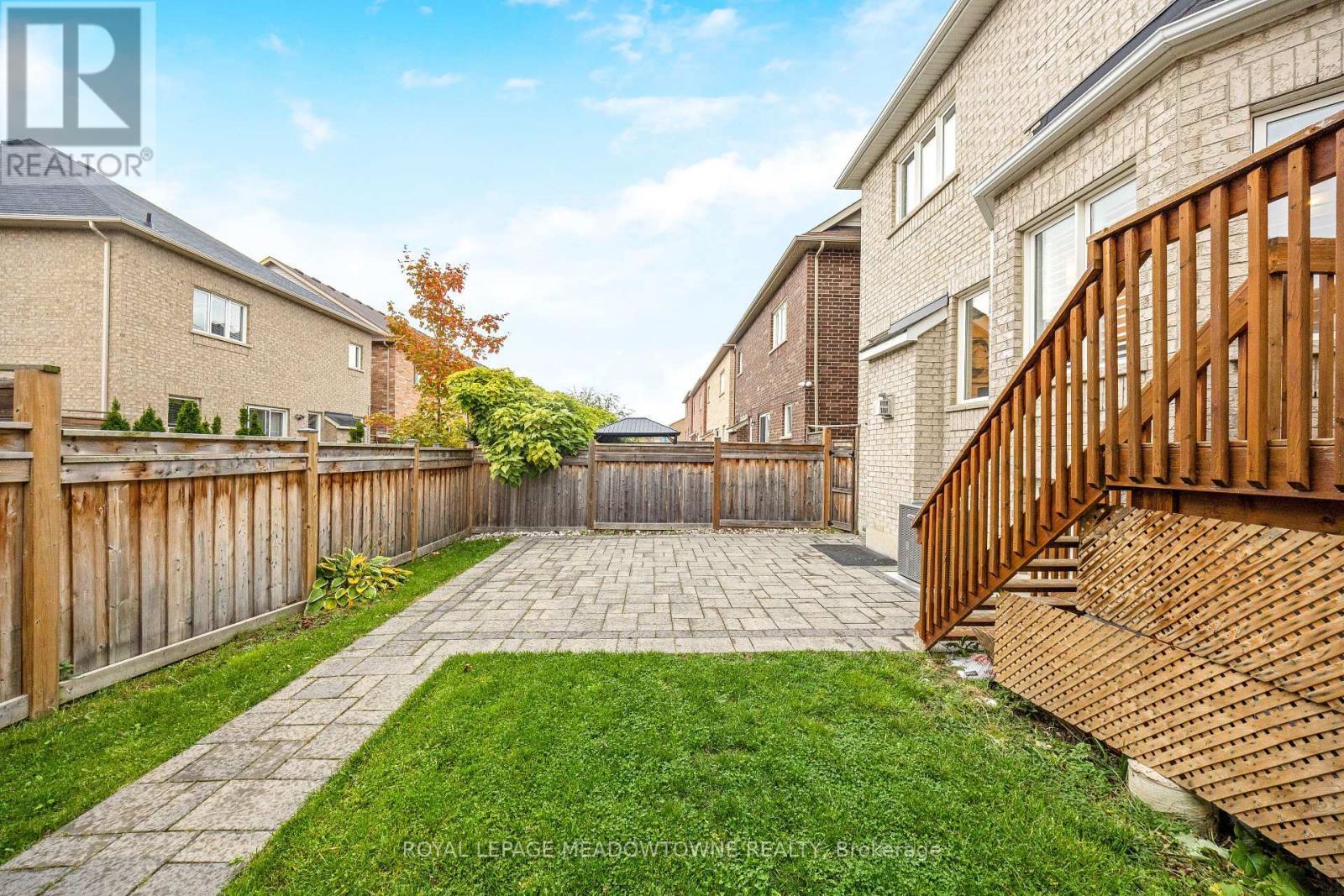 












418 CEDAR HEDGE ROAD

,
Milton,




Ontario
L9T8T6

