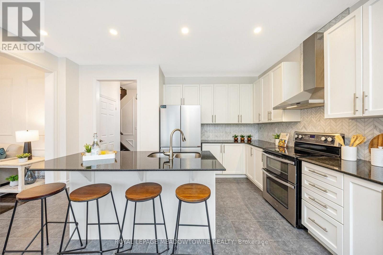 












418 CEDAR HEDGE ROAD

,
Milton,




Ontario
L9T8T6

