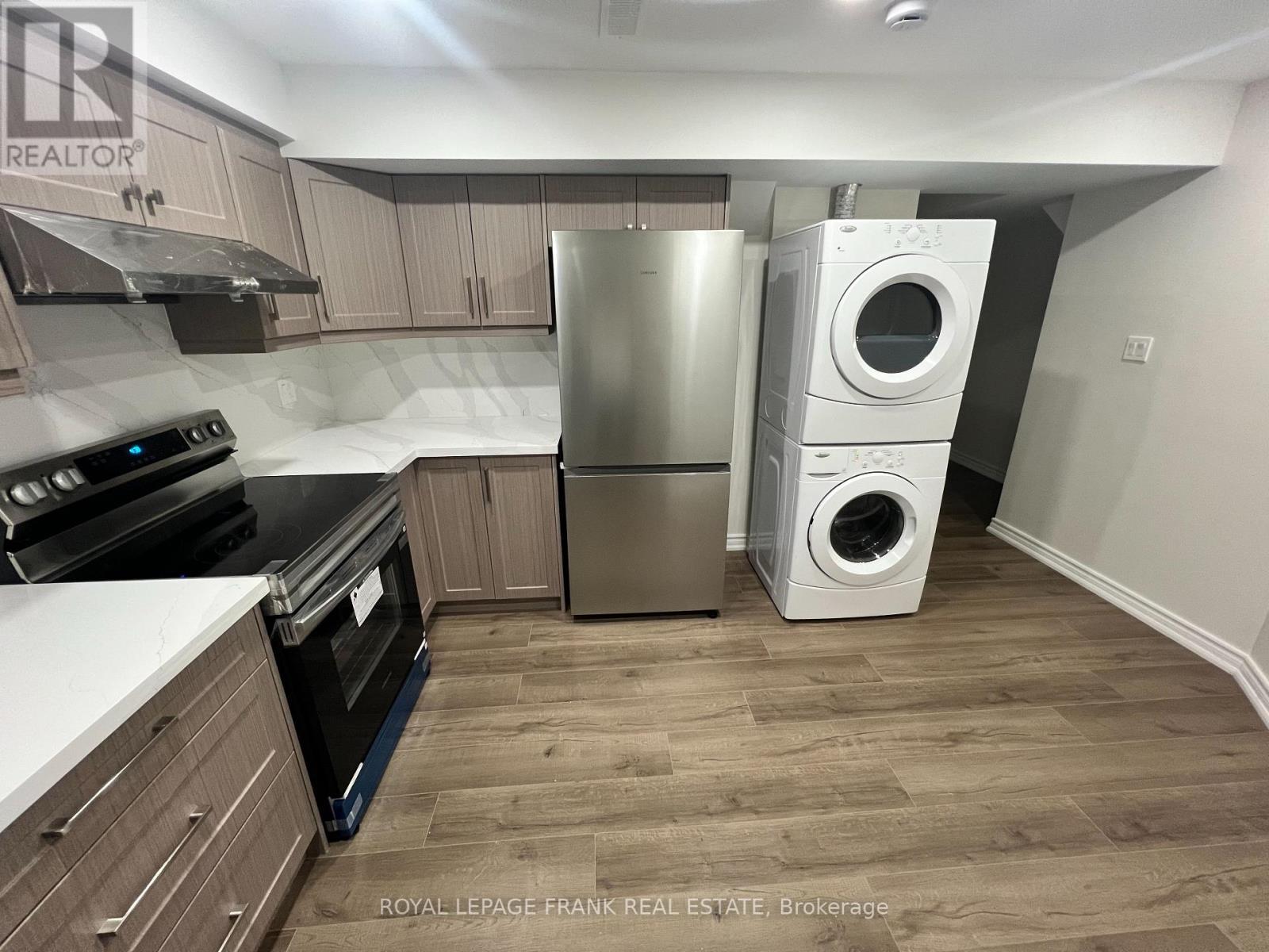 












BSMT - 41 MORLEY CRESCENT

,
Whitby (Rolling Acres),




Ontario
L1R0P1

