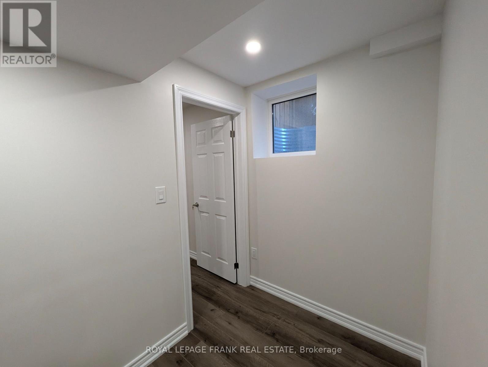 












BSMT - 41 MORLEY CRESCENT

,
Whitby (Rolling Acres),




Ontario
L1R0P1

