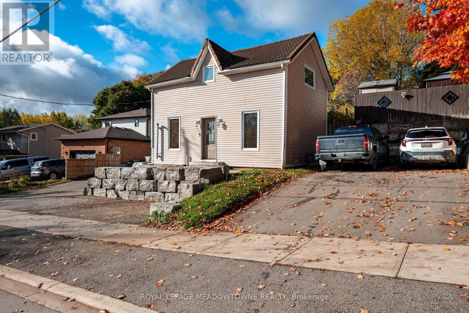 












34 CROZIER STREET

,
East Luther Grand Valley,




Ontario
L0N1G0

