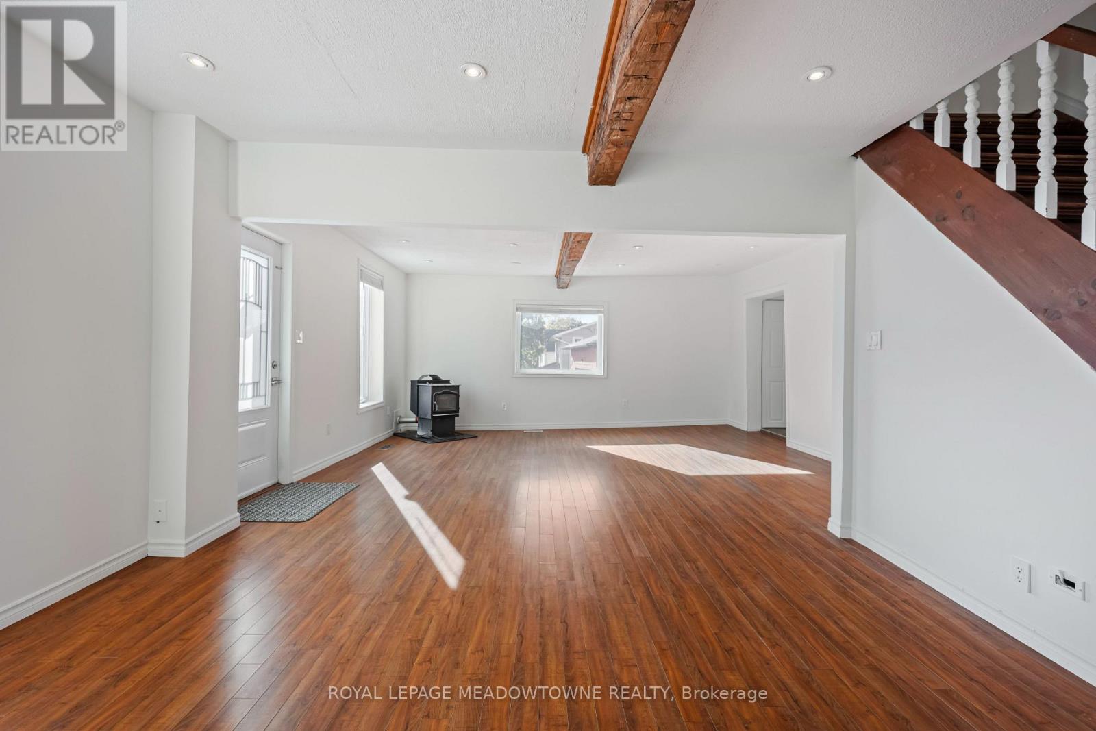 












34 CROZIER STREET

,
East Luther Grand Valley,




Ontario
L0N1G0

