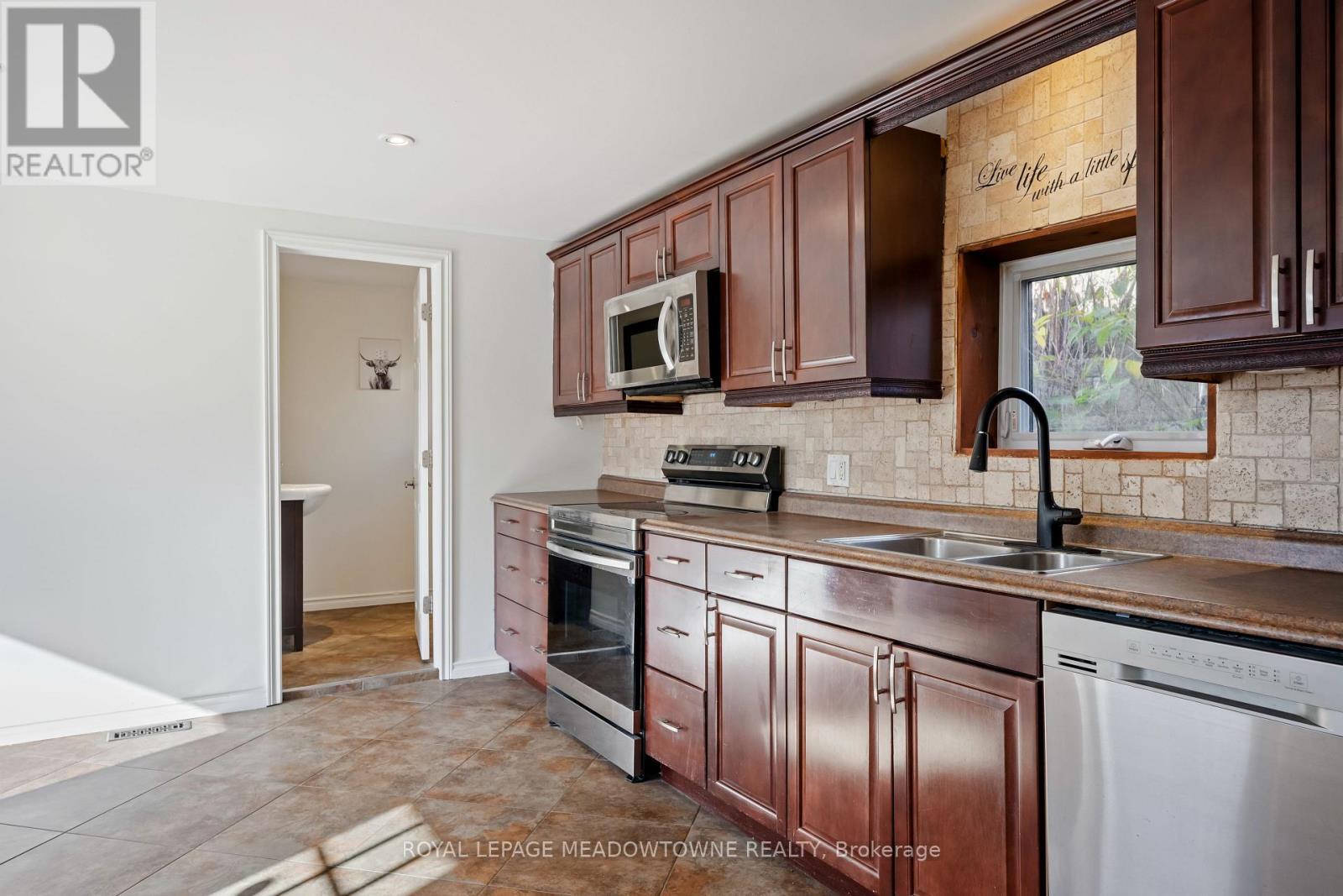 












34 CROZIER STREET

,
East Luther Grand Valley,




Ontario
L0N1G0

