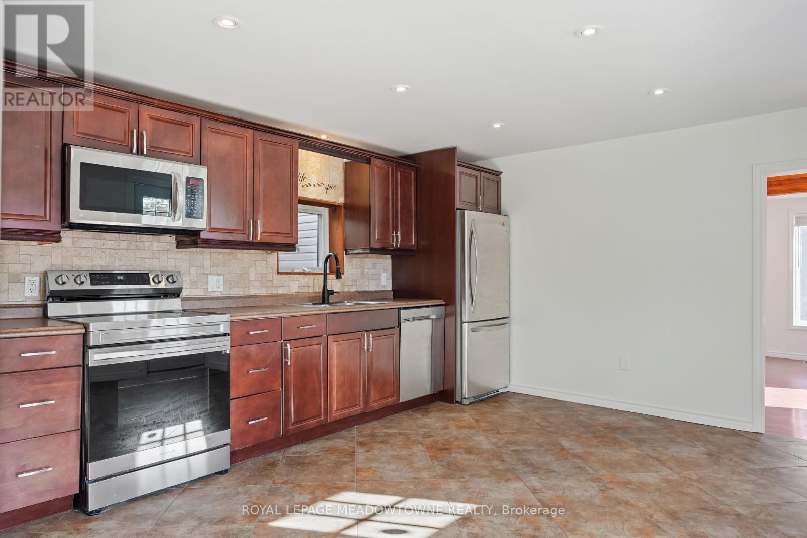 












34 CROZIER STREET

,
East Luther Grand Valley,




Ontario
L0N1G0

