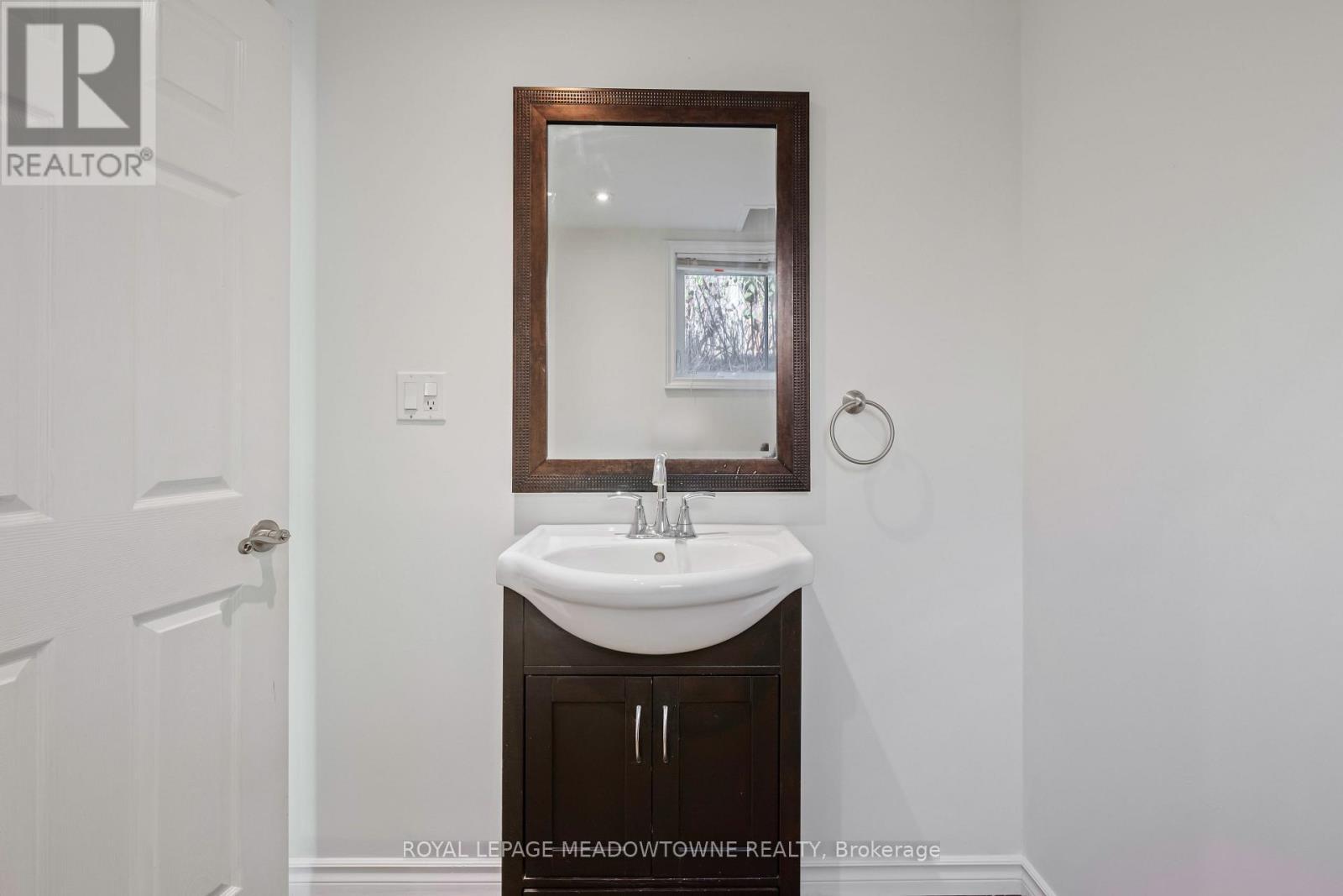 












34 CROZIER STREET

,
East Luther Grand Valley,




Ontario
L0N1G0

