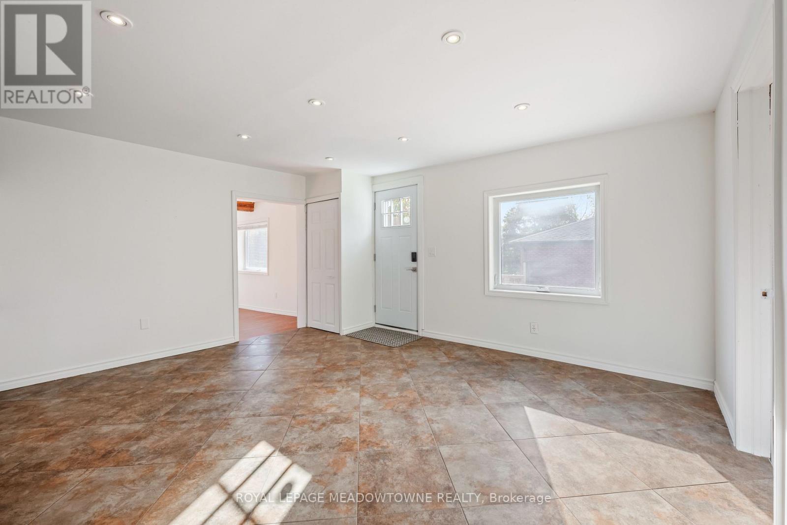 












34 CROZIER STREET

,
East Luther Grand Valley,




Ontario
L0N1G0

