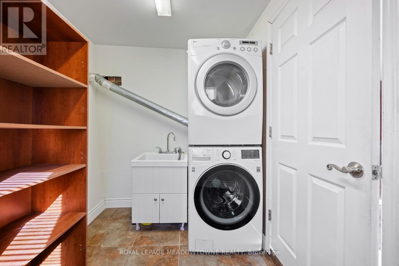 












34 CROZIER STREET

,
East Luther Grand Valley,




Ontario
L0N1G0

