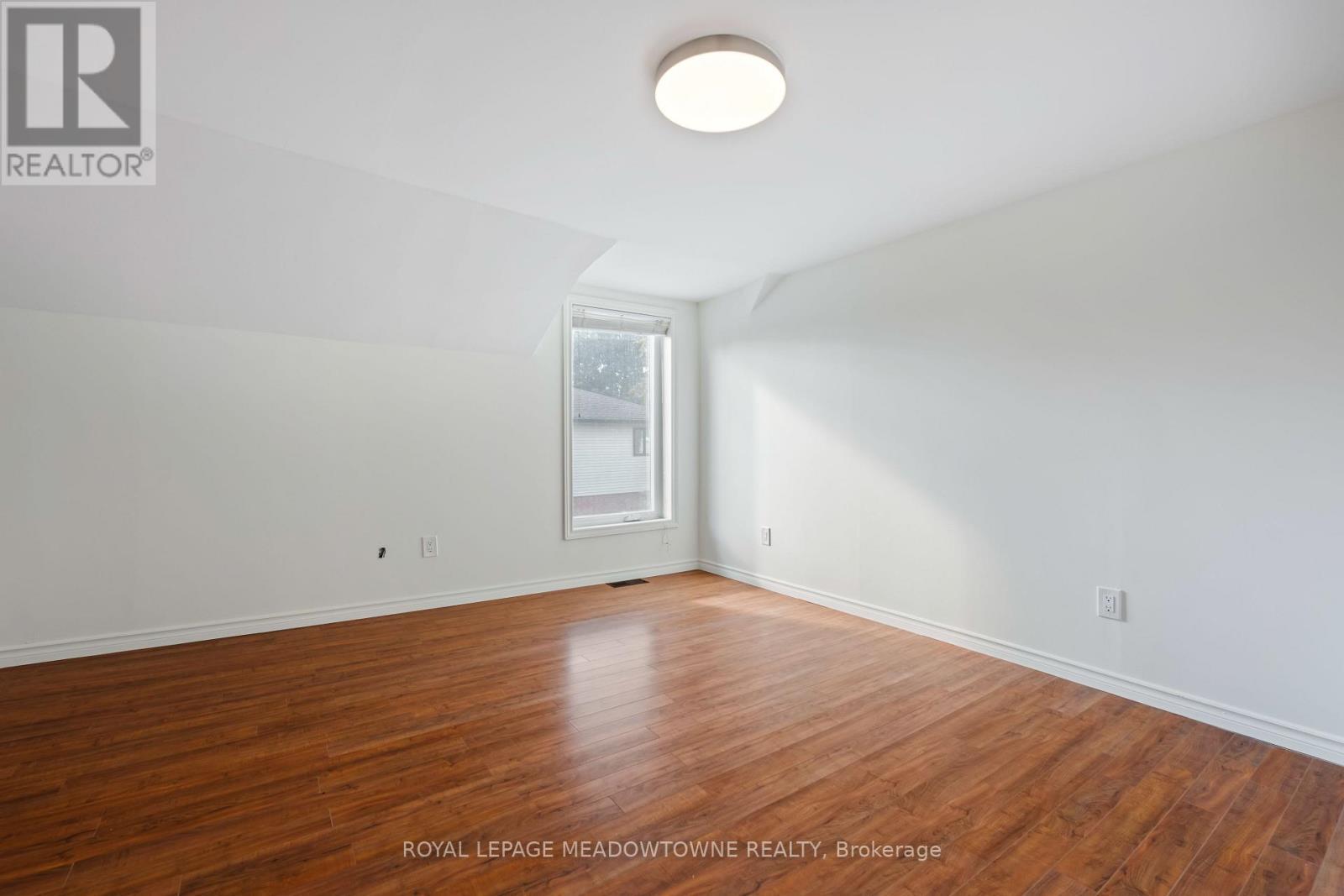 












34 CROZIER STREET

,
East Luther Grand Valley,




Ontario
L0N1G0

