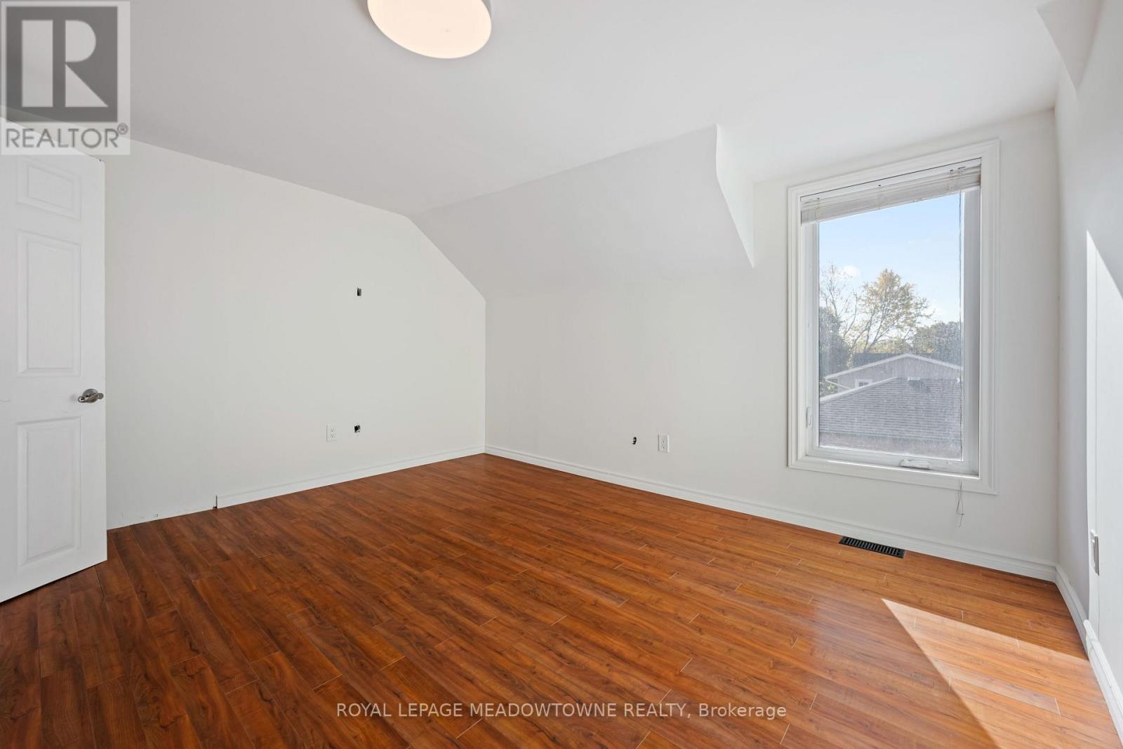 












34 CROZIER STREET

,
East Luther Grand Valley,




Ontario
L0N1G0

