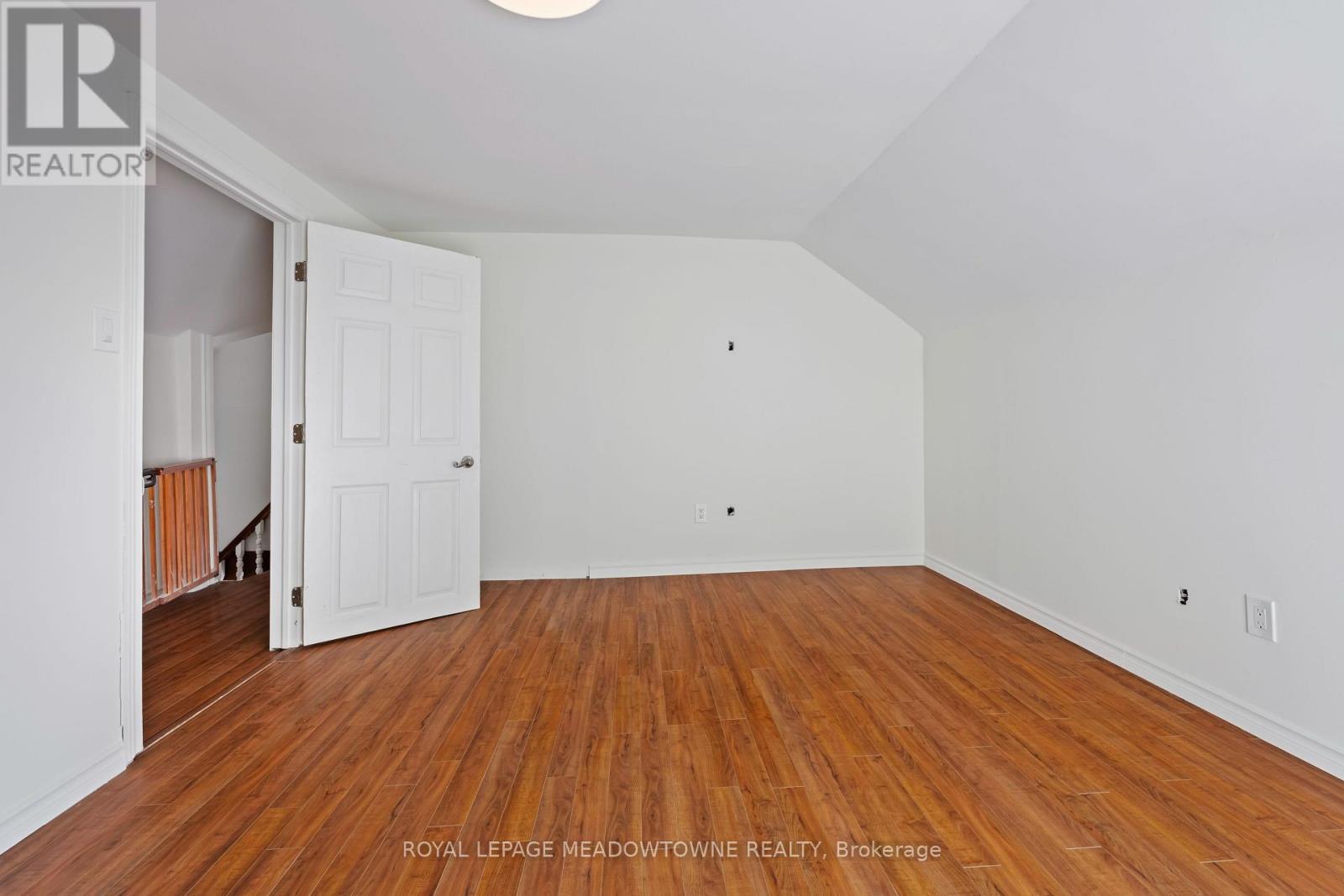 












34 CROZIER STREET

,
East Luther Grand Valley,




Ontario
L0N1G0

