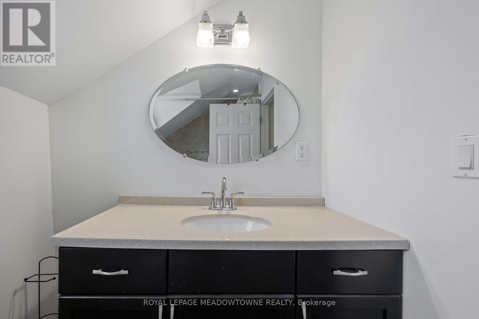 












34 CROZIER STREET

,
East Luther Grand Valley,




Ontario
L0N1G0

