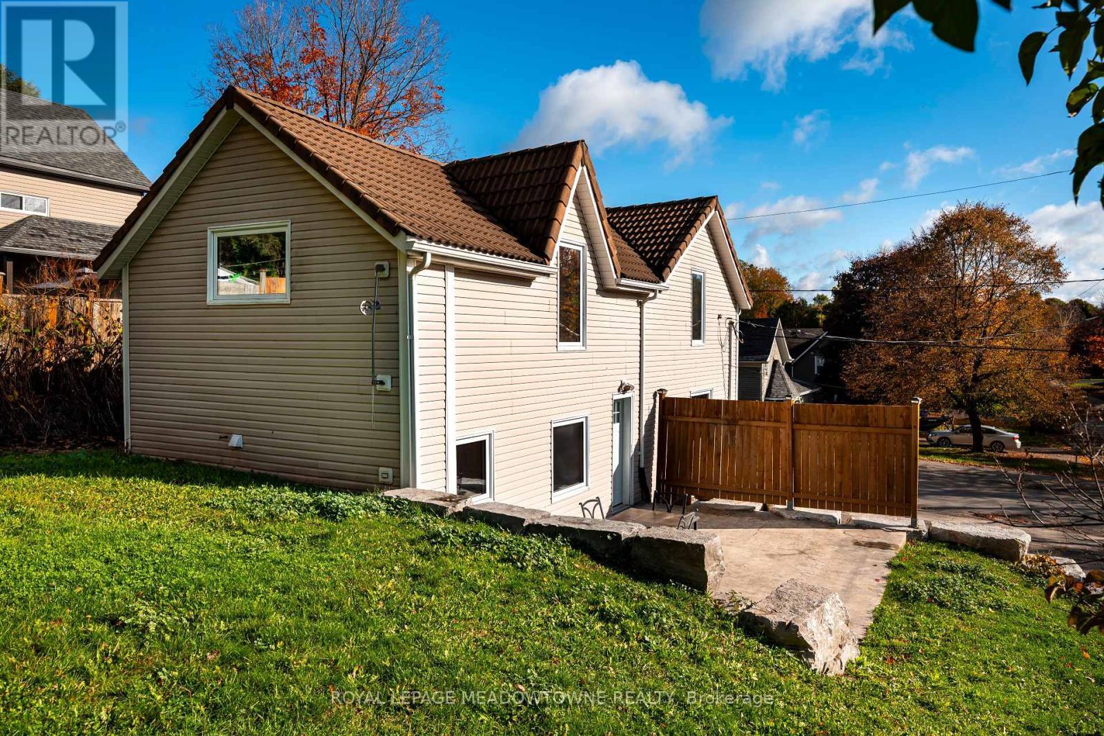 












34 CROZIER STREET

,
East Luther Grand Valley,




Ontario
L0N1G0

