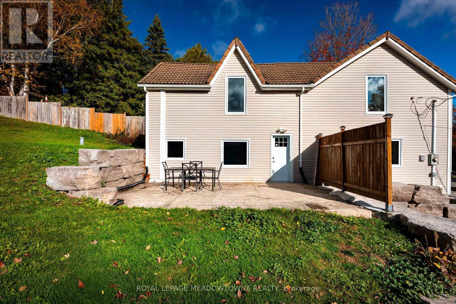 












34 CROZIER STREET

,
East Luther Grand Valley,




Ontario
L0N1G0

