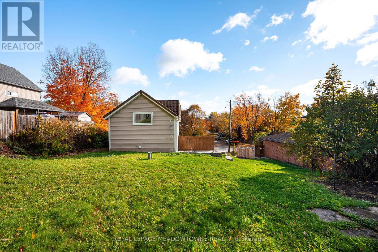 












34 CROZIER STREET

,
East Luther Grand Valley,




Ontario
L0N1G0

