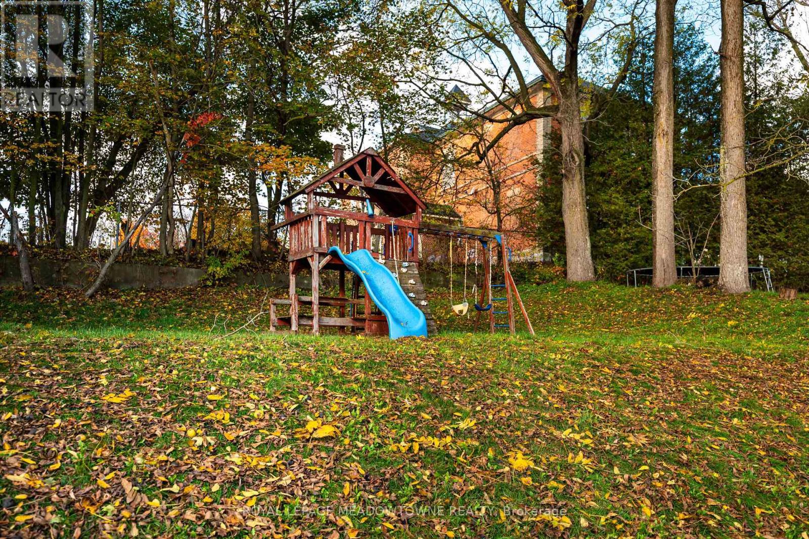 












34 CROZIER STREET

,
East Luther Grand Valley,




Ontario
L0N1G0

